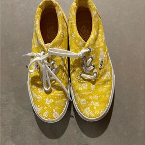 Very cute yellow flowers!